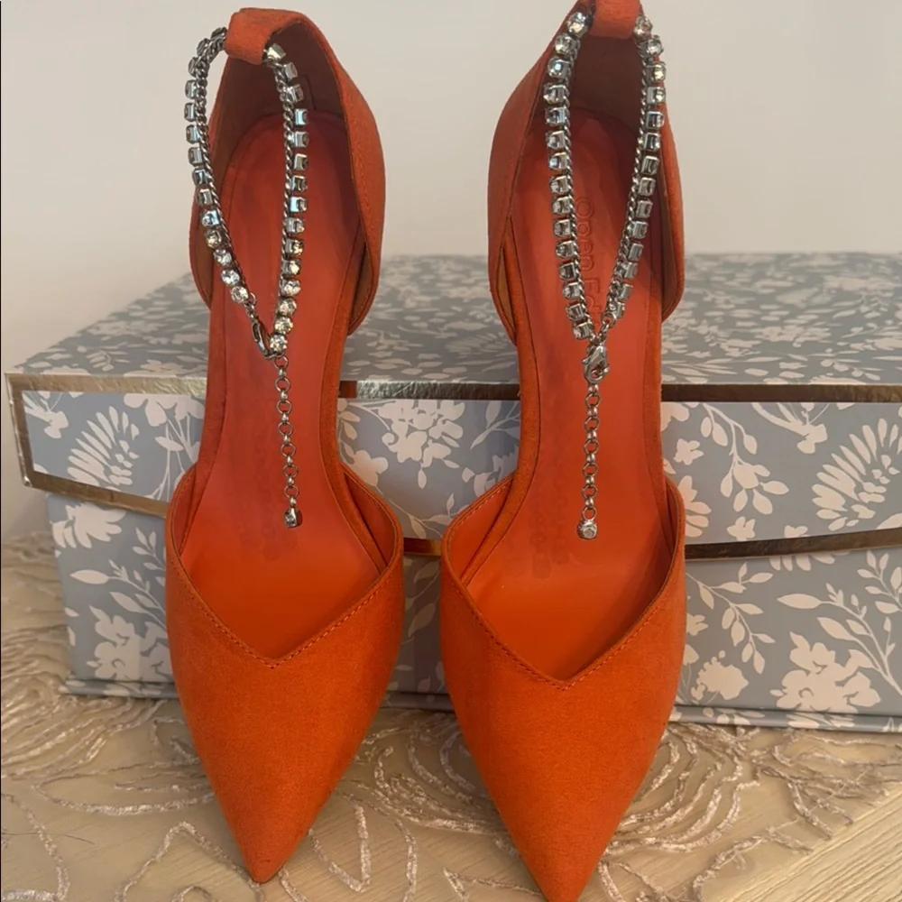 NWOT-Elegant Orange Women's Heels